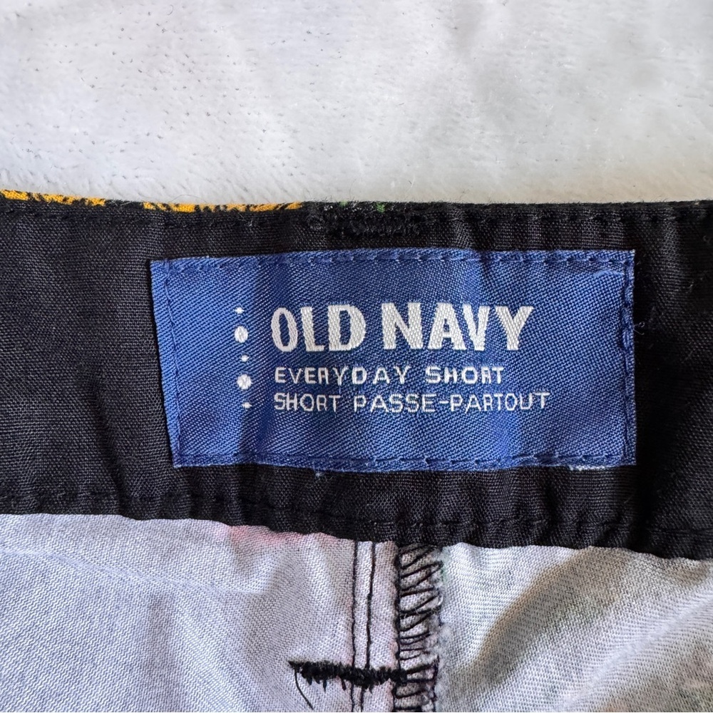 Old Navy Floral Black Women's Everyday Shorts - Size 2 - Picture 8 of 14